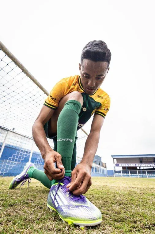 Produto e atleta na ativação adidas